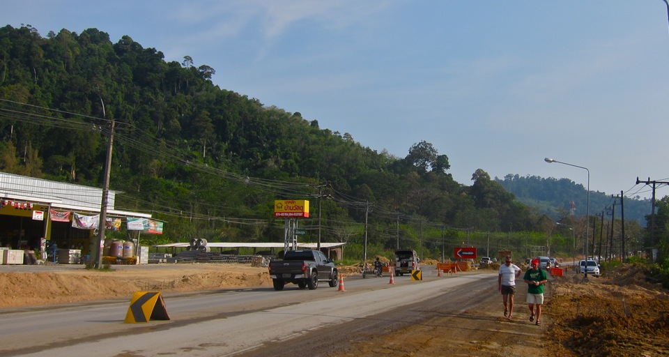 Ausbau Highway 4 zwischen Bang Niang und Nang Thong schreitet voran