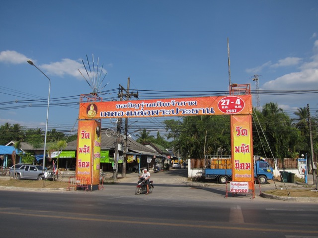 bang niang tempel einfahrt